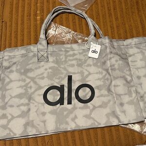 Alo Iconic Shopper Tote